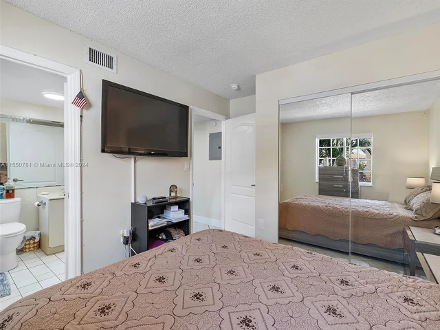 2505 W 76th St # 109, Hialeah FL 33016