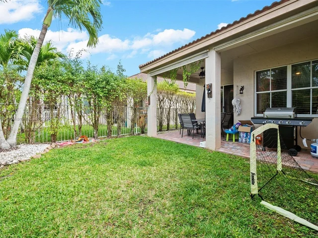 1737 Aspen Ln, Weston FL 33327