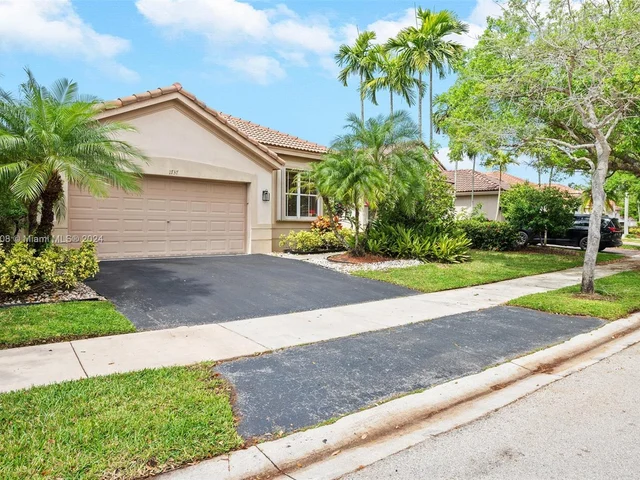 1737 Aspen Ln, Weston FL 33327