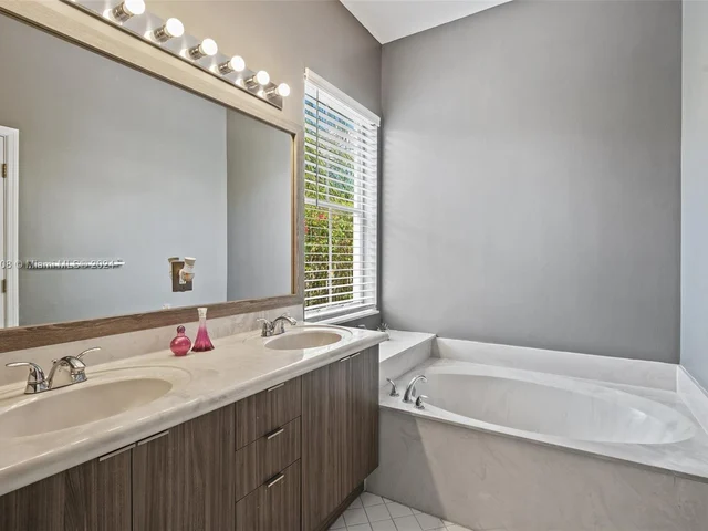 1737 Aspen Ln, Weston FL 33327