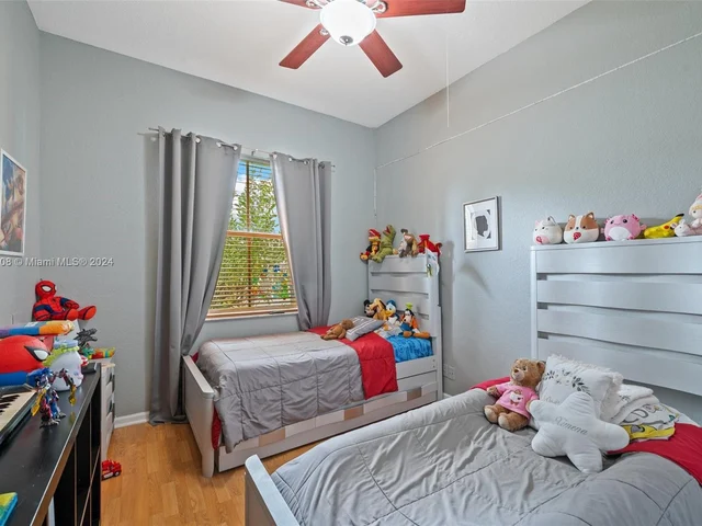 1737 Aspen Ln, Weston FL 33327