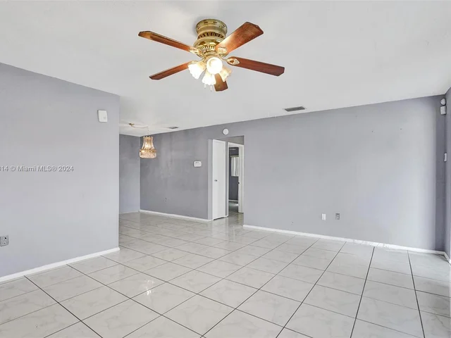 8520 NW 24th Pl, Sunrise FL 33322