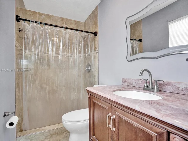 8520 NW 24th Pl, Sunrise FL 33322