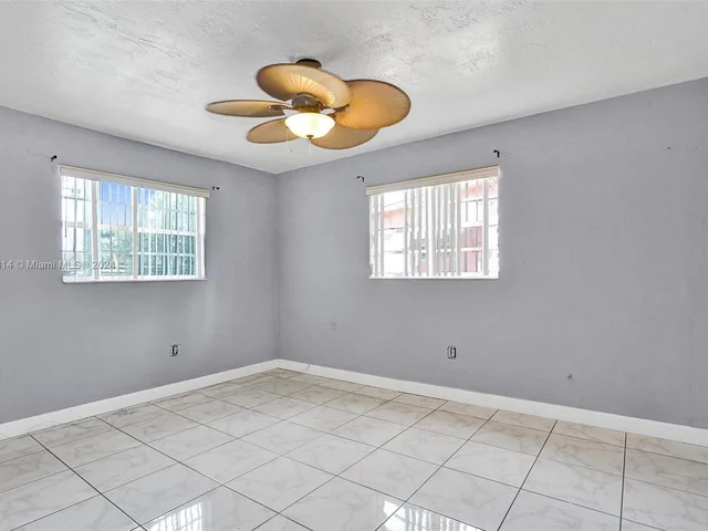 8520 NW 24th Pl, Sunrise FL 33322