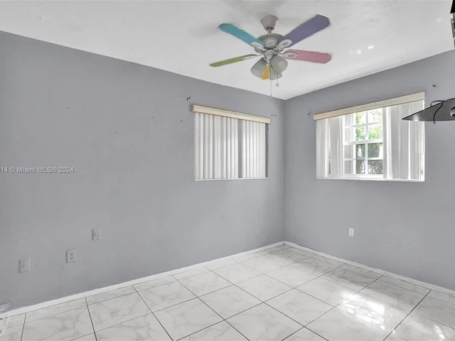 8520 NW 24th Pl, Sunrise FL 33322