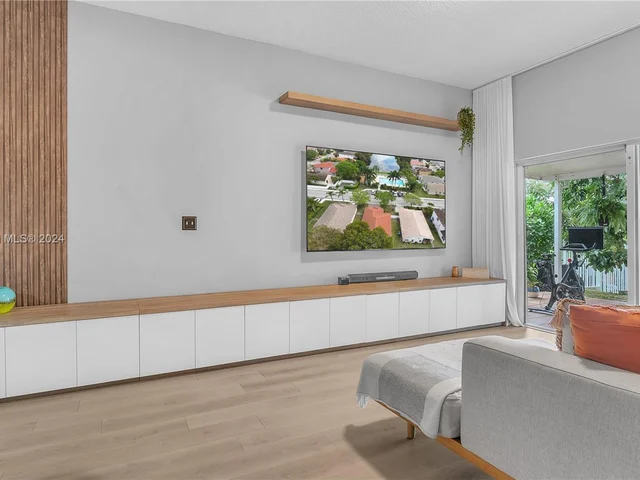 2048 NW 164th Ave, Pembroke Pines FL 33028