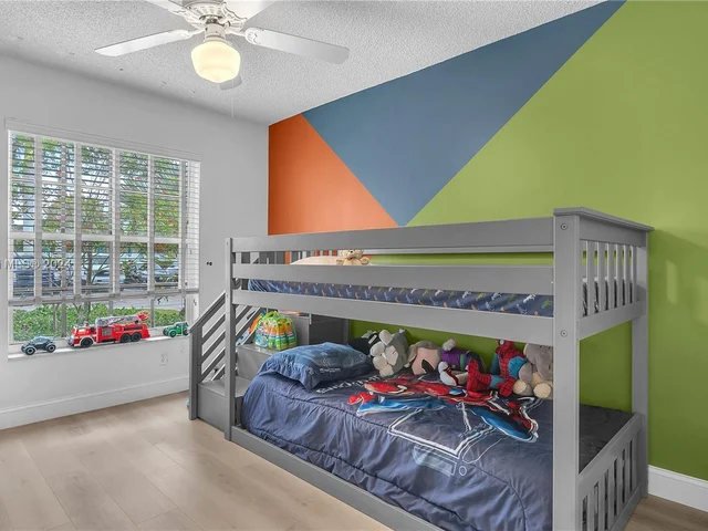 2048 NW 164th Ave, Pembroke Pines FL 33028