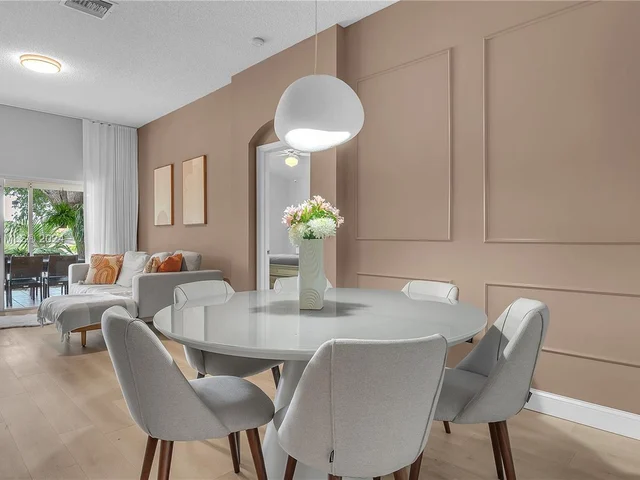 2048 NW 164th Ave, Pembroke Pines FL 33028