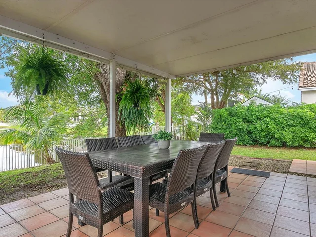 2048 NW 164th Ave, Pembroke Pines FL 33028