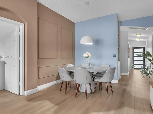 2048 NW 164th Ave, Pembroke Pines FL 33028