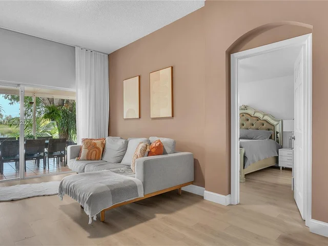 2048 NW 164th Ave, Pembroke Pines FL 33028