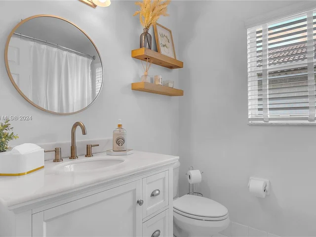 2048 NW 164th Ave, Pembroke Pines FL 33028