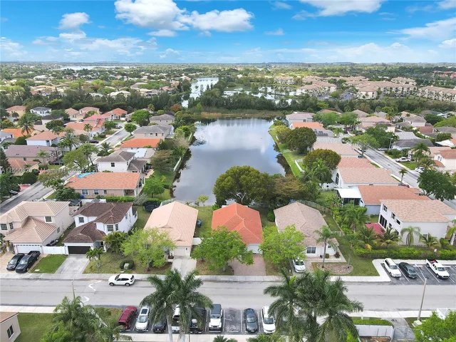 2048 NW 164th Ave, Pembroke Pines FL 33028