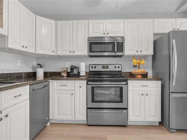 2048 NW 164th Ave, Pembroke Pines FL 33028