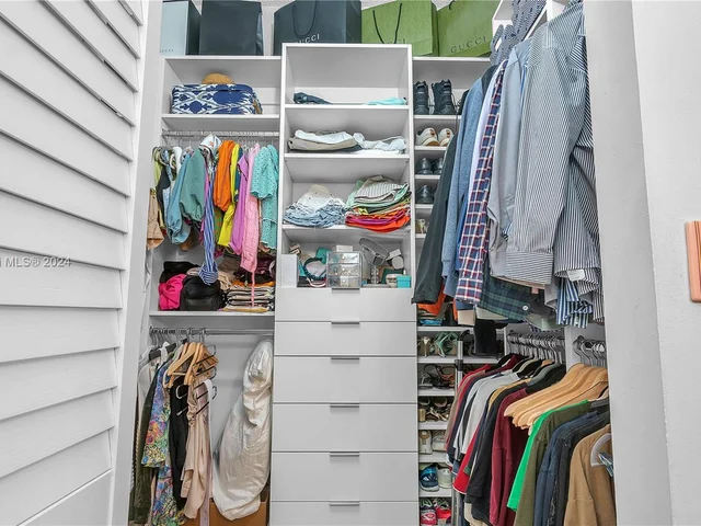 2048 NW 164th Ave, Pembroke Pines FL 33028