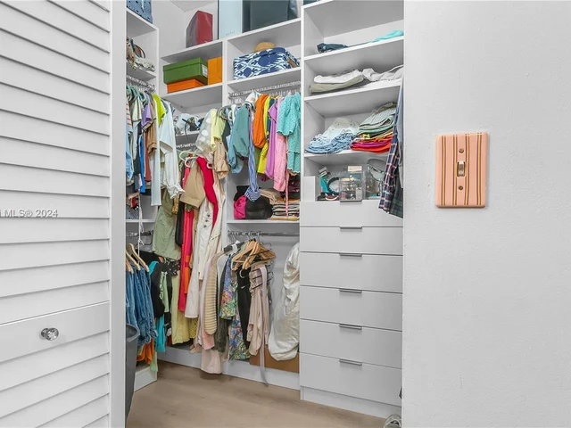 2048 NW 164th Ave, Pembroke Pines FL 33028