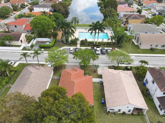 2048 NW 164th Ave, Pembroke Pines FL 33028