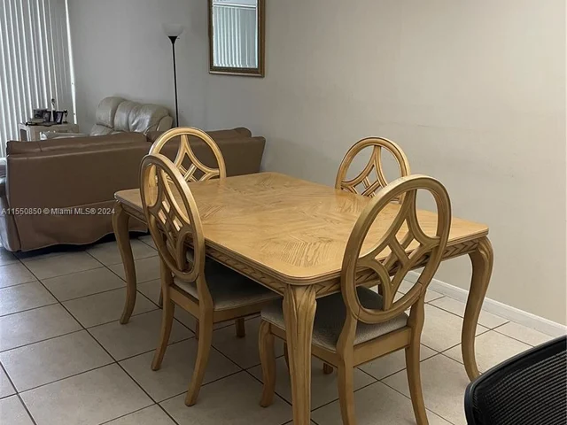 7011 Environ Blvd # 211, Lauderhill FL 33319