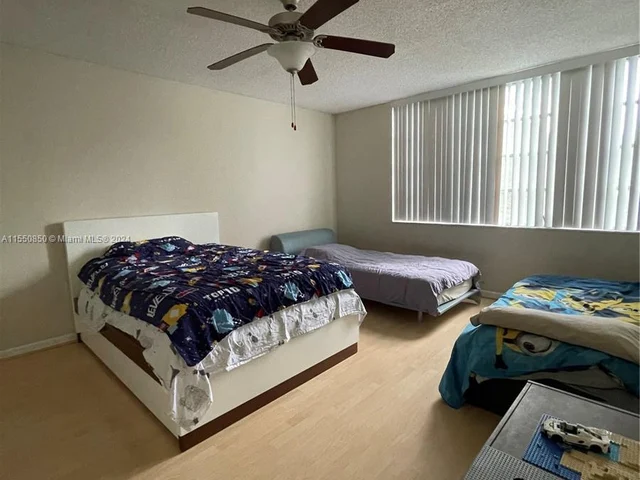 7011 Environ Blvd # 211, Lauderhill FL 33319