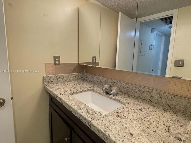 7011 Environ Blvd # 211, Lauderhill FL 33319