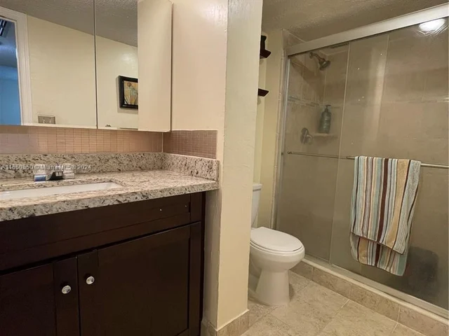 7011 Environ Blvd # 211, Lauderhill FL 33319