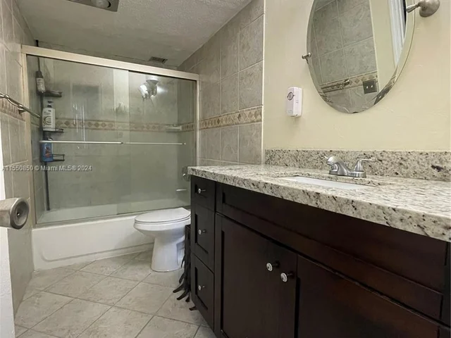 7011 Environ Blvd # 211, Lauderhill FL 33319