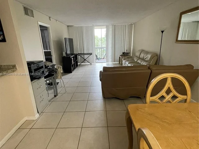 7011 Environ Blvd # 211, Lauderhill FL 33319