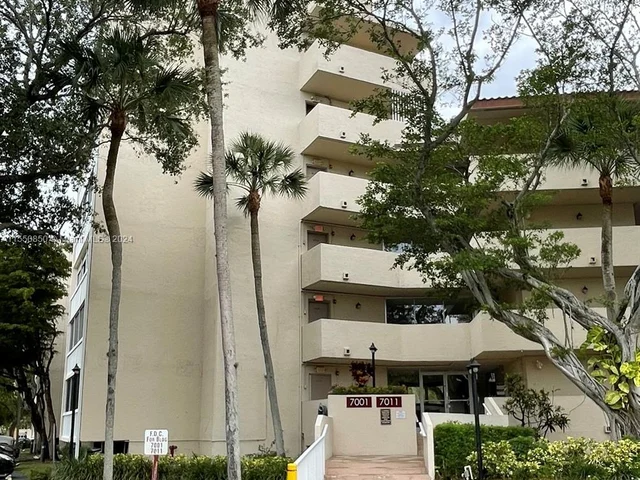 7011 Environ Blvd # 211, Lauderhill FL 33319