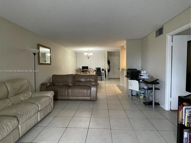 7011 Environ Blvd # 211, Lauderhill FL 33319