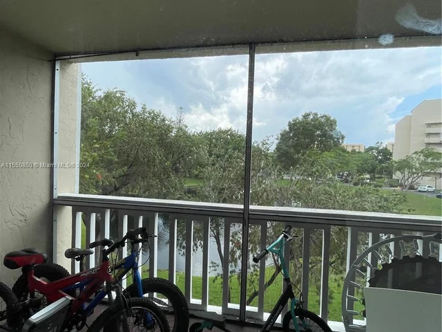 7011 Environ Blvd # 211, Lauderhill FL 33319