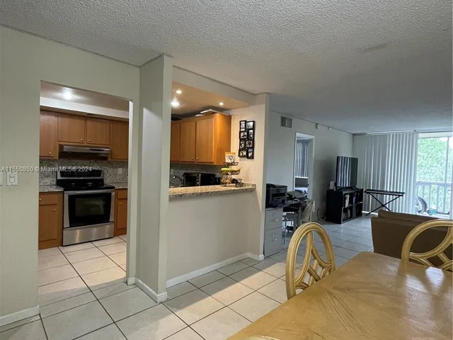 7011 Environ Blvd # 211, Lauderhill FL 33319