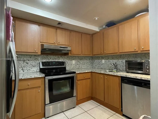 7011 Environ Blvd # 211, Lauderhill FL 33319