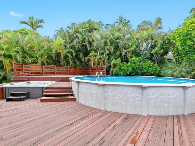 21120 NE 24th Ct, Miami FL 33180