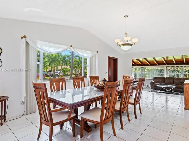 21120 NE 24th Ct, Miami FL 33180