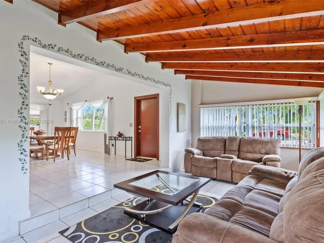 21120 NE 24th Ct, Miami FL 33180