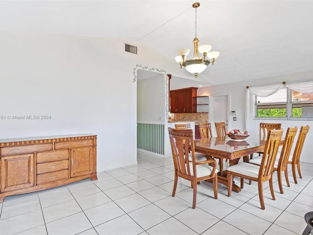 21120 NE 24th Ct, Miami FL 33180