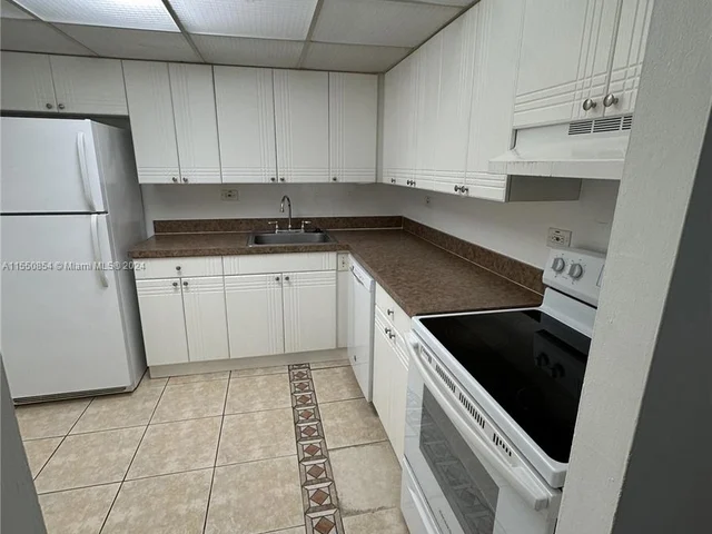 8107 SW 72nd Ave # 321E, Miami FL 33143