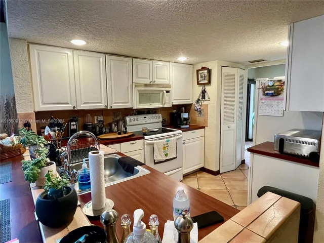 6575 W Oakland Park Blvd # 511, Lauderhill FL 33313