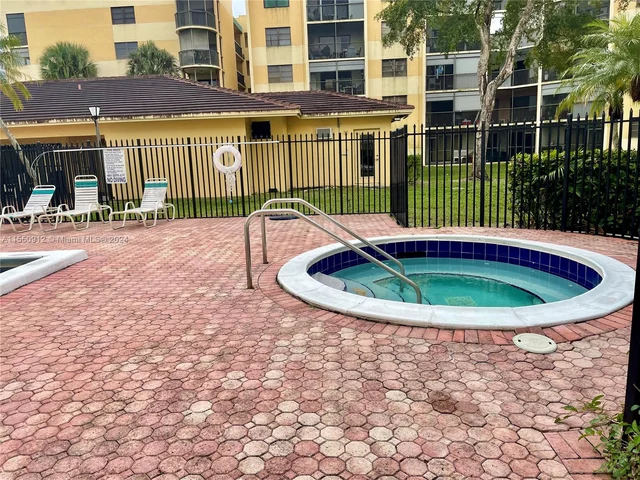 6575 W Oakland Park Blvd # 511, Lauderhill FL 33313