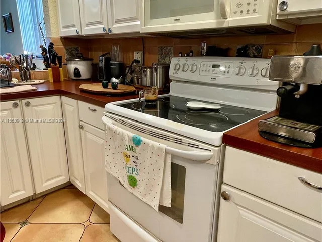 6575 W Oakland Park Blvd # 511, Lauderhill FL 33313