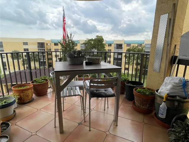 6575 W Oakland Park Blvd # 511, Lauderhill FL 33313