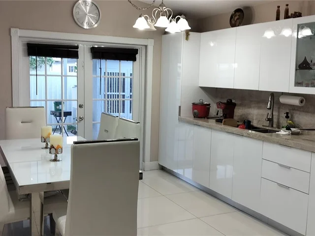 3149 W 68th Pl, Hialeah FL 33018