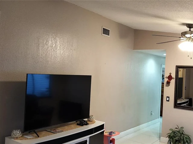 3149 W 68th Pl, Hialeah FL 33018