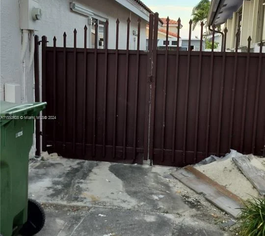 3149 W 68th Pl, Hialeah FL 33018