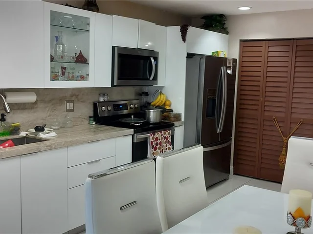 3149 W 68th Pl, Hialeah FL 33018