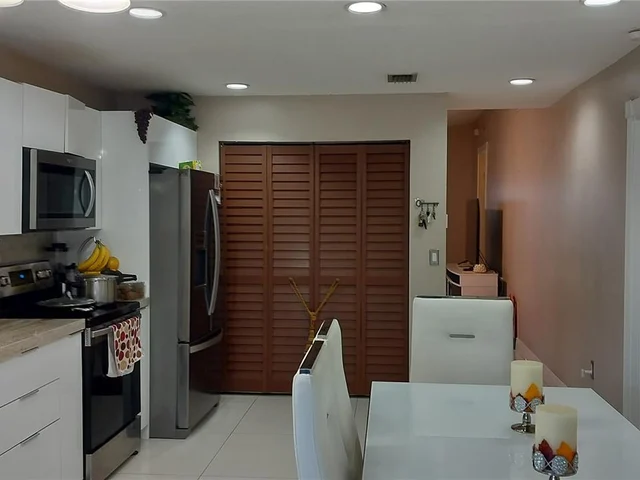 3149 W 68th Pl, Hialeah FL 33018