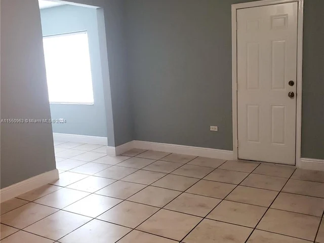 2422 NW 87th St, Miami FL 33147