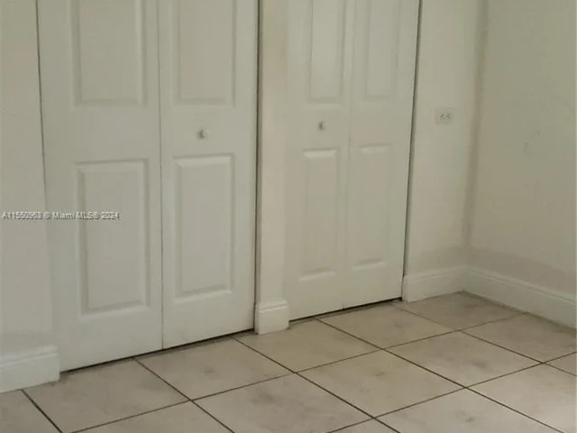 2422 NW 87th St, Miami FL 33147