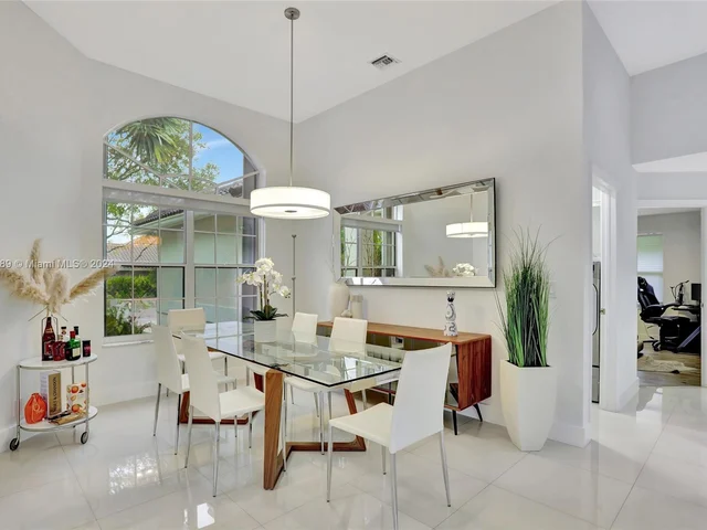 865 Bayside Ln, Weston FL 33326