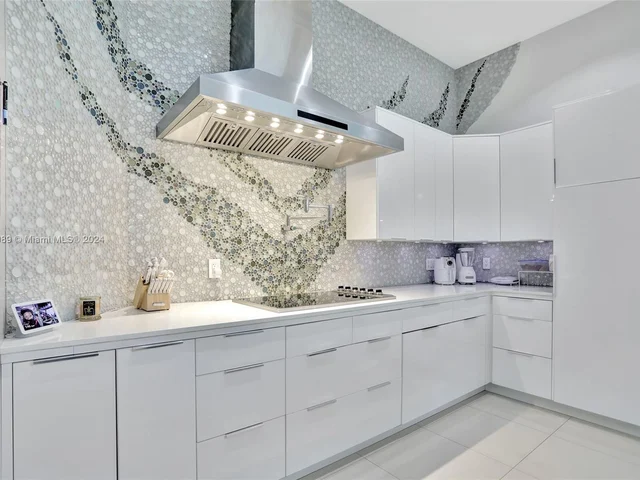 865 Bayside Ln, Weston FL 33326